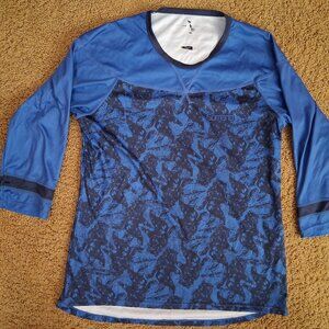 Womens 3/4 Sleeve Sombrio Jersey for MTB. Size Mediu. Blue Sasquatch